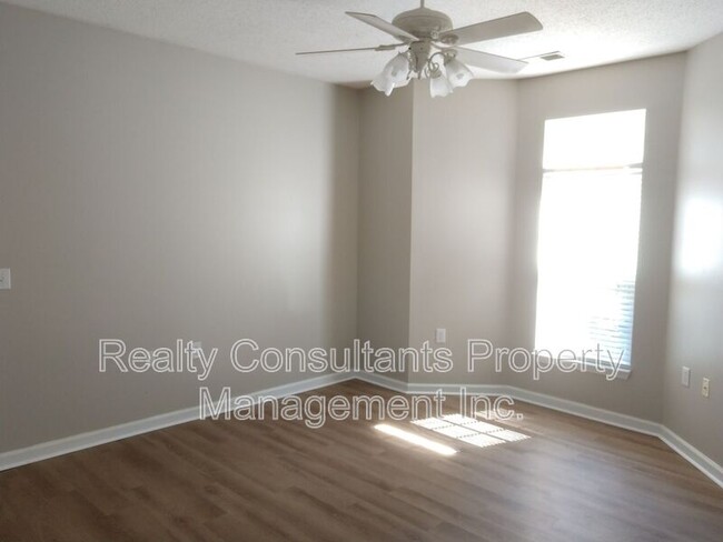 Building Photo - 3003 Greystone Pt