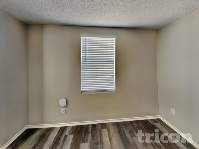 Building Photo - 2925 Paint Brush Pl