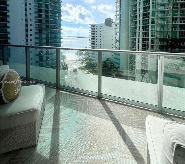 Building Photo - 1300 Brickell Bay Dr