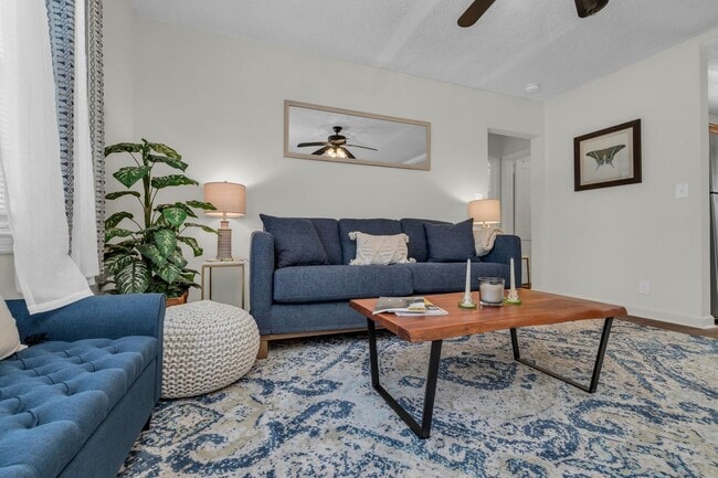 Building Photo - 306-306 Glenwood Cir