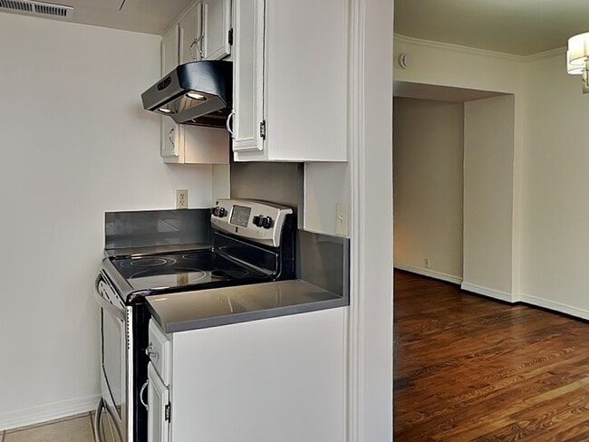 Building Photo - 6442 Bordeaux Ave