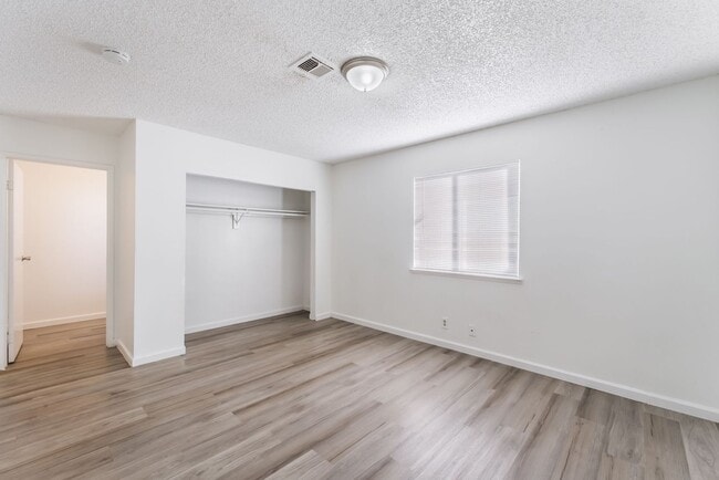 Building Photo - Upgraded 3 Bedroom Unit Near Air Force Base!