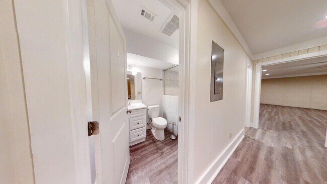 Building Photo - 986 Pembroke Pl