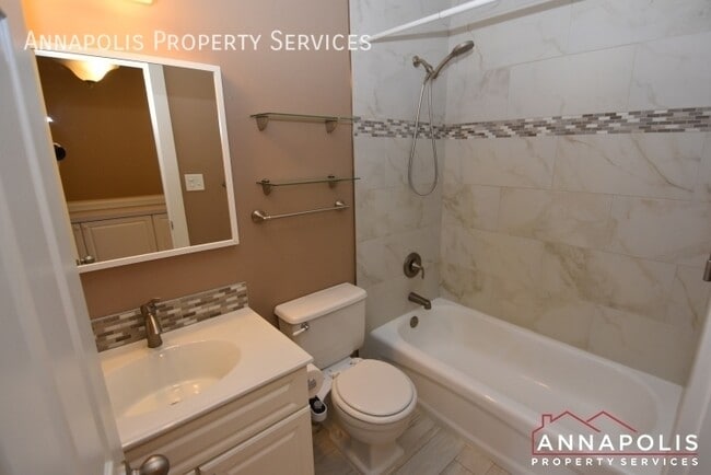 Building Photo - 888 Stonehurst Ct