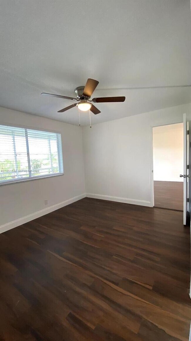 Building Photo - 2640 Garden Dr S