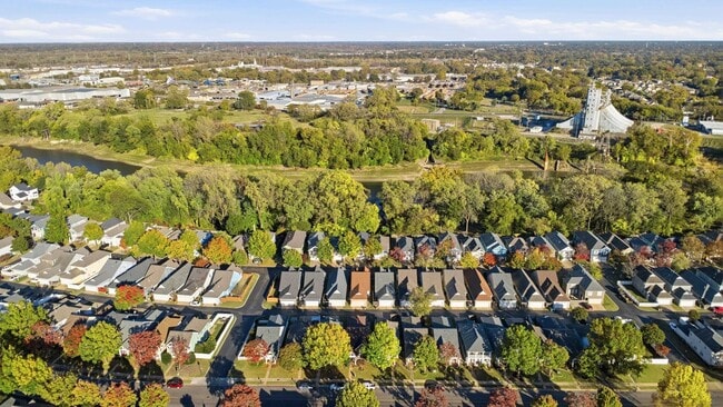 Building Photo - 1198 Island Pl E