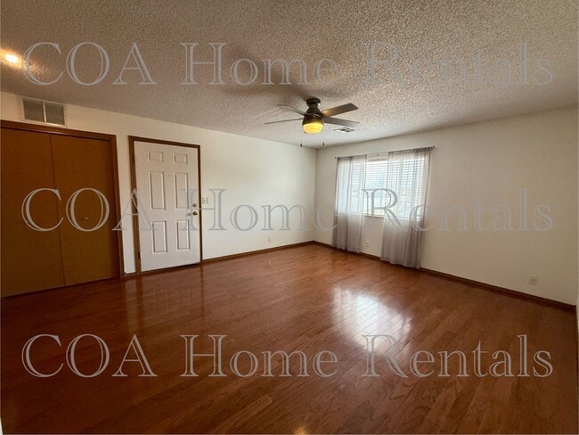 Building Photo - Great West side condo