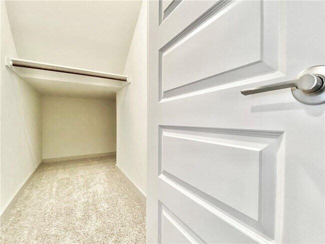 Building Photo - 100 Geminiflora Bend