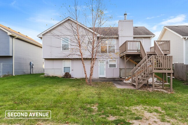Building Photo - 844 Village St