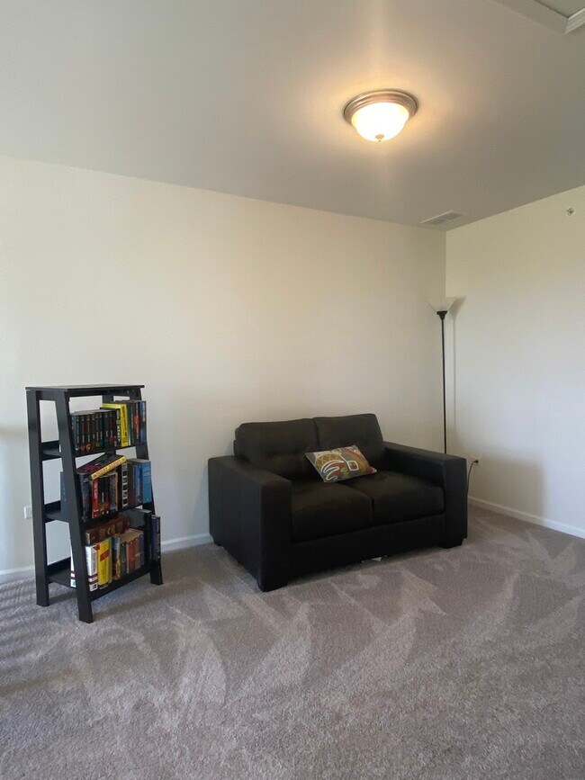 Building Photo - 13917 S Belmont Dr
