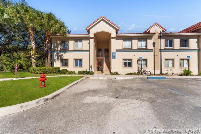 Building Photo - 1165 Golden Lakes Blvd