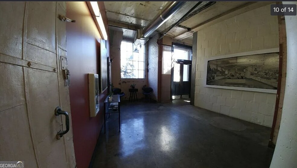 Common Area - 881 Memorial Dr SE