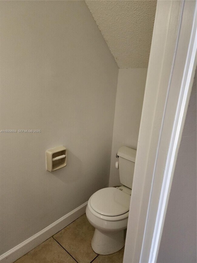 Building Photo - 401 SW 109th Ave