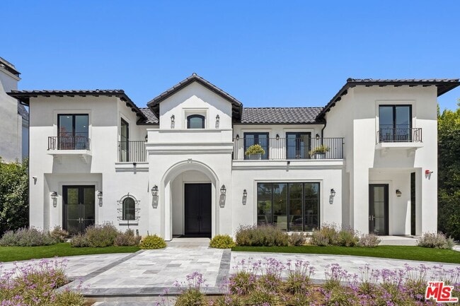 Building Photo - 722 N Camden Dr