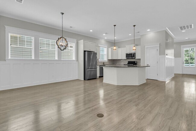Building Photo - Newly Refreshed Single Story Home in Carol...