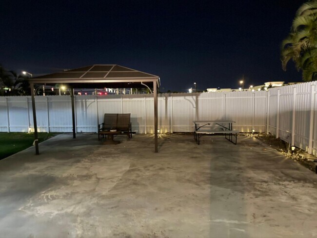 Building Photo - 1077 Fernlea Dr