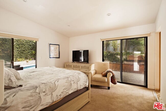 Building Photo - 303 Mavis Dr