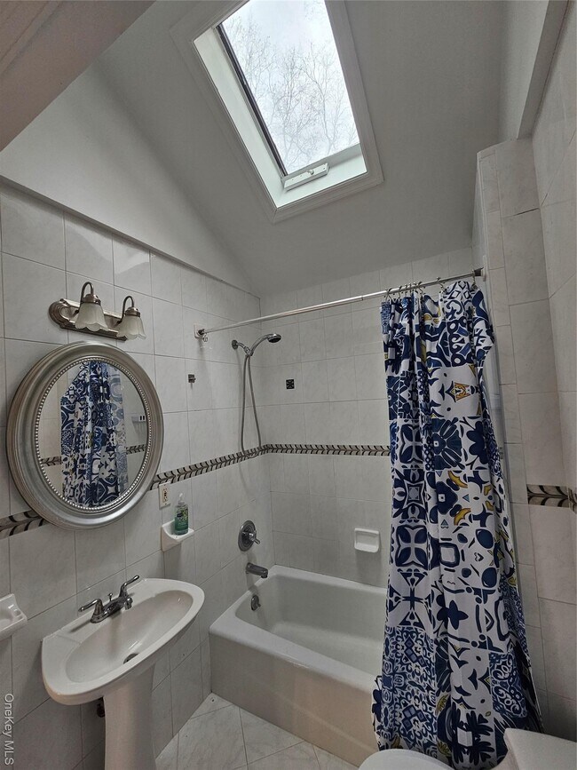 Building Photo - 22 A Town Path