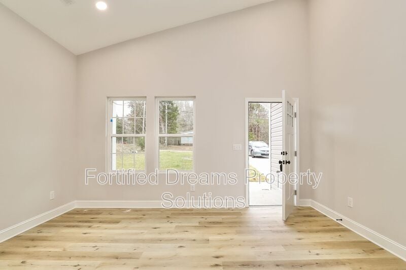 Building Photo - 1227 St Regis Dr