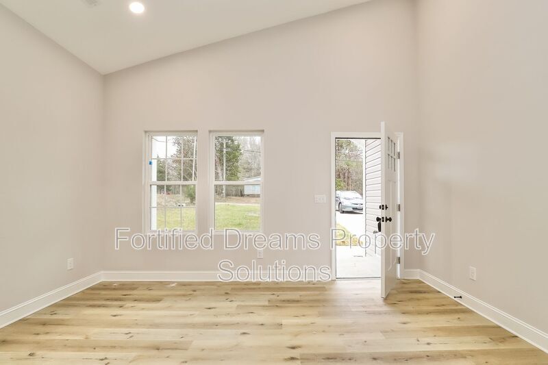 Building Photo - 1227 St Regis Dr