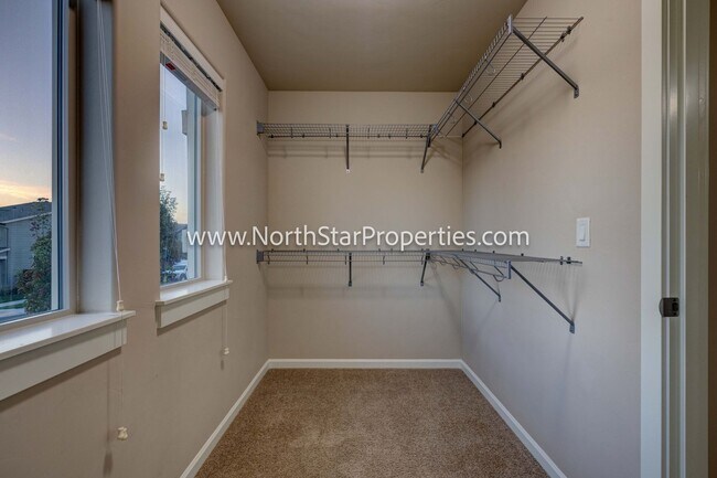 Building Photo - 20916 NE High Desert Ln