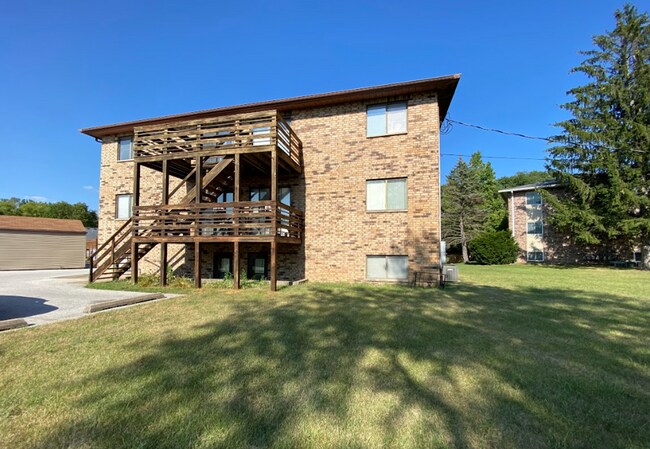 Building Photo - 2 Bedroom/1 Bath Apartment For Rent