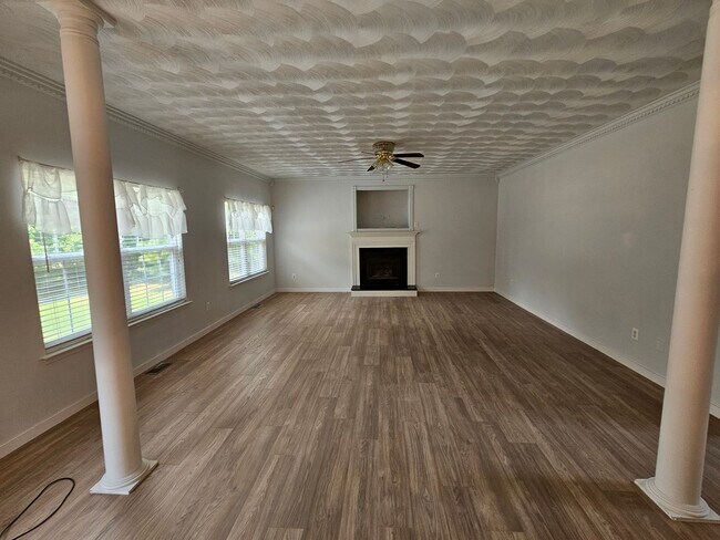 Building Photo - Newly Renovated Two-Story 4BR/2.5BA Home - Chester Area, North Chesterfield