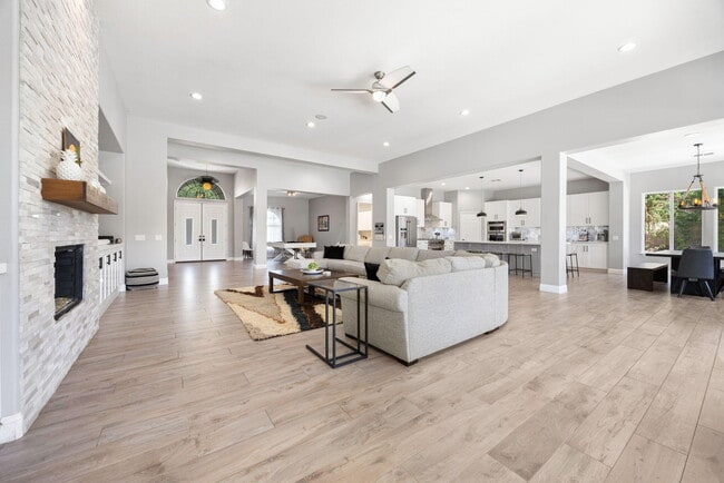 Building Photo - 49392 Hohokam River St