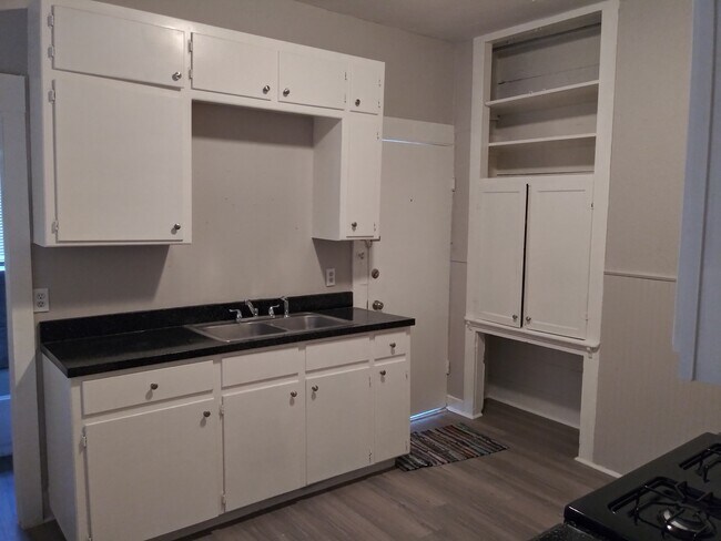Building Photo - 3020 Sappington Pl