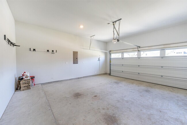 Building Photo - 2123 Rosewood Pnes Ln