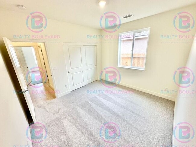 Building Photo - Modern Elegance in the Heart of Carson Cit...