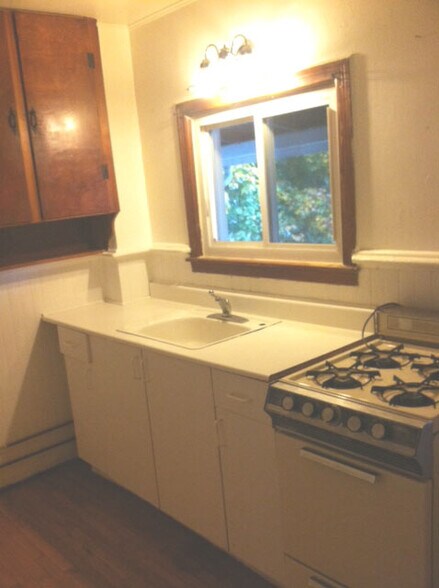 Building Photo - 111 Eldredge St