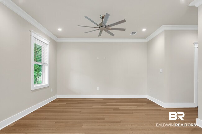 Building Photo - 27085 Park Dr