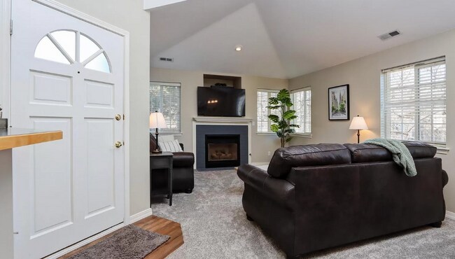 Building Photo - Beautiful Condo In Surprise Valley!