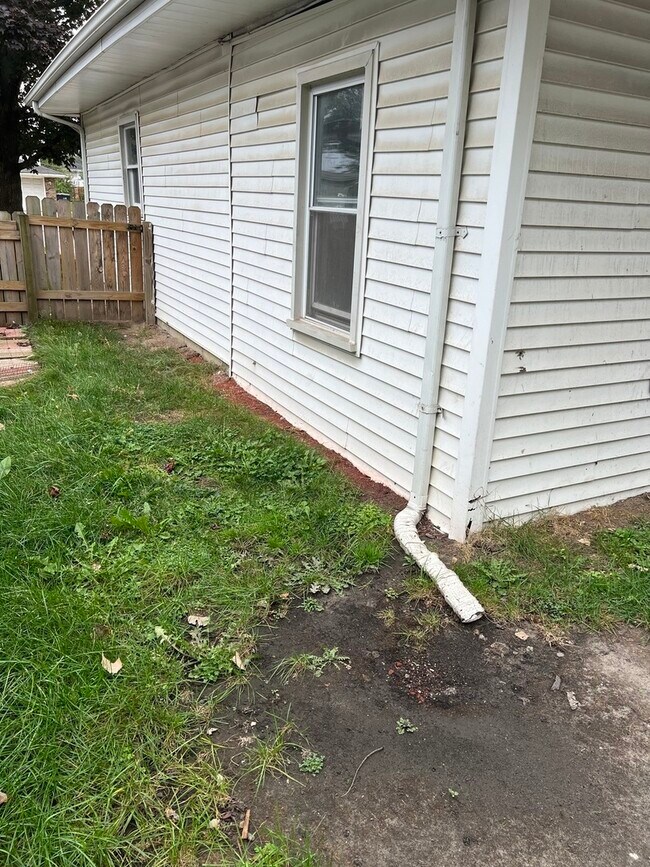 Building Photo - 15707 Dante Dr