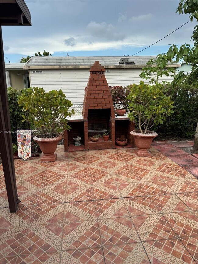 Building Photo - 10420 SW 52nd St
