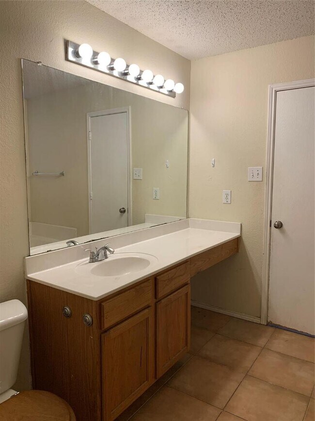 Building Photo - 10141 Chapel Rock Dr