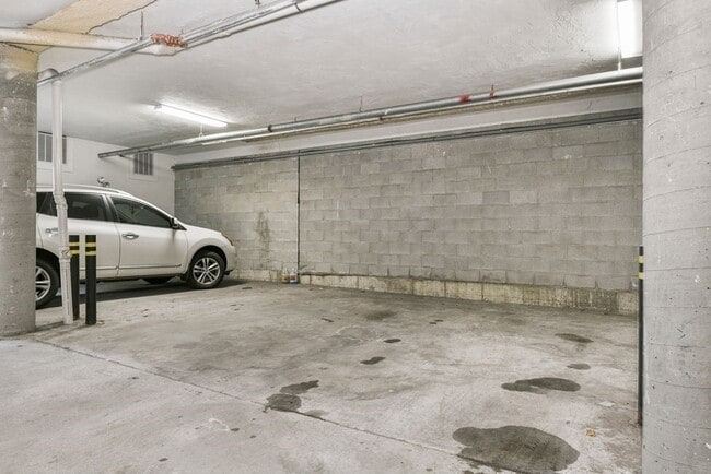 Building Photo - 350 W 2nd St