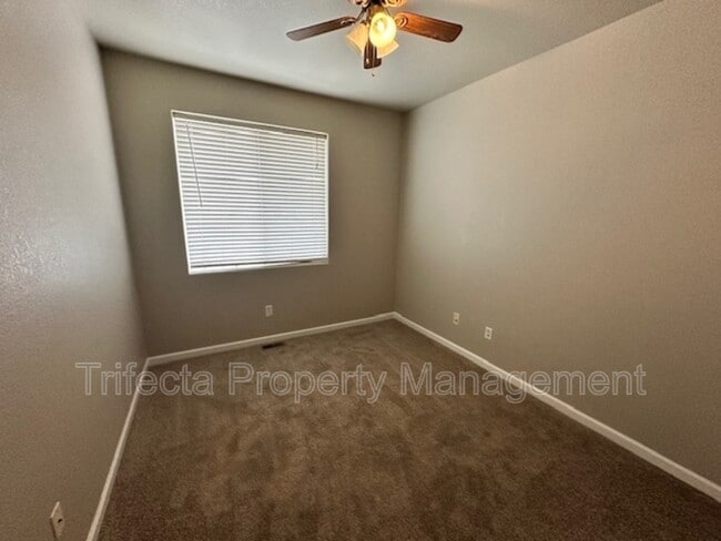 Building Photo - 2845 Willow Tree Ln
