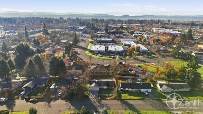 Building Photo - 11907 NE 4th St