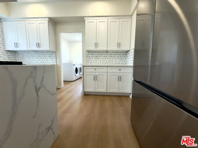 Building Photo - 378 S La Jolla Ave