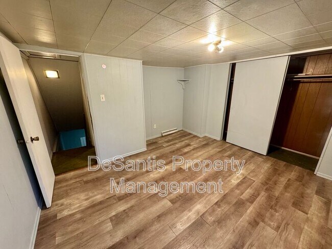 Building Photo - 474 Spang Ave