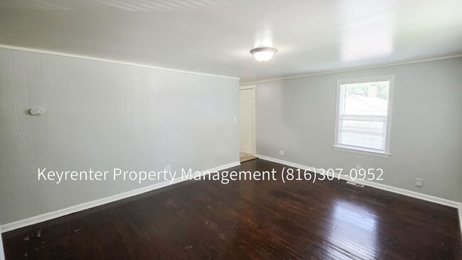 Building Photo - 802 S Logan Ave