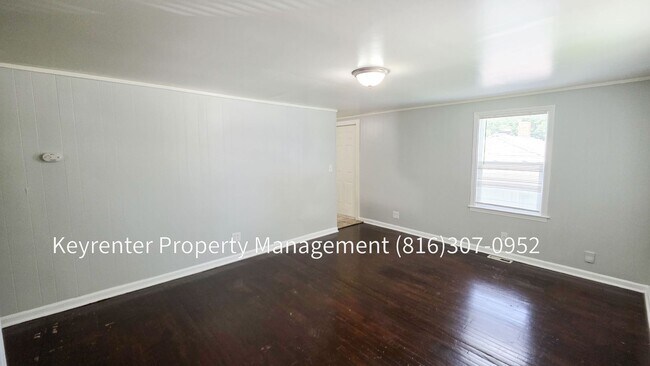 Building Photo - Welcoming 2-bed, 1-bath Home Ready for Move-In