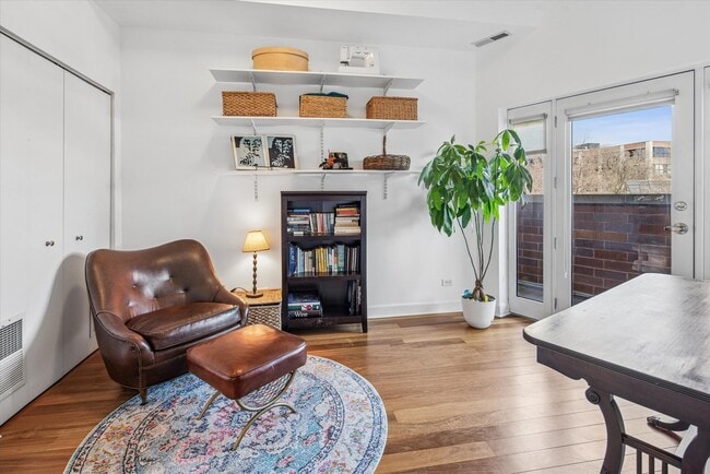 Building Photo - 3741 N Wolcott Ave