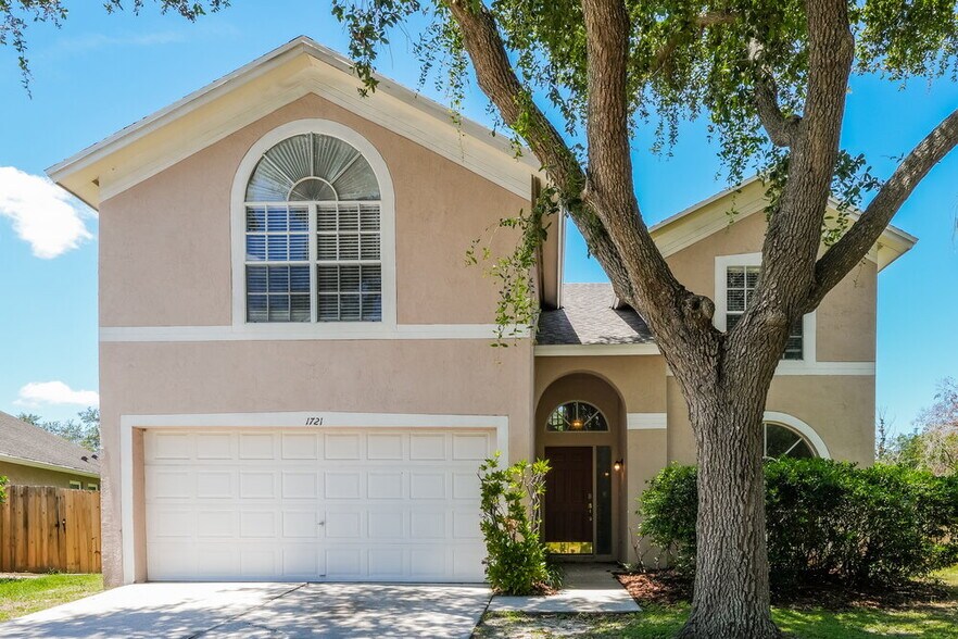 Primary Photo - 1721 Scotch Pine Dr