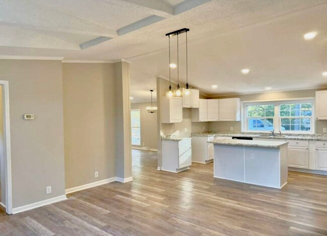 Building Photo - 379 Brookside Dr