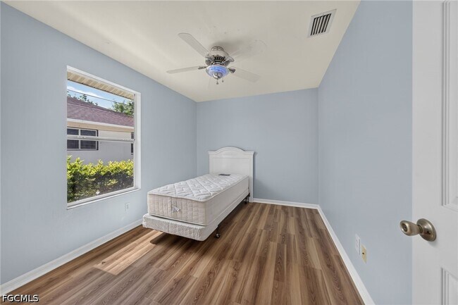 Building Photo - 920 SW 28th Terrace