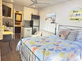 Building Photo - 313 S Rios Ave