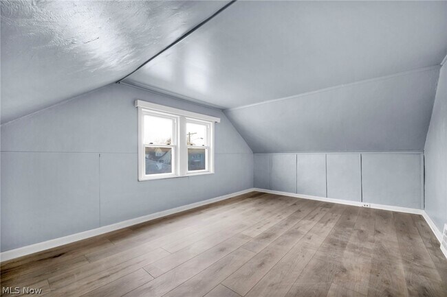 Building Photo - 3202 Parklane Dr